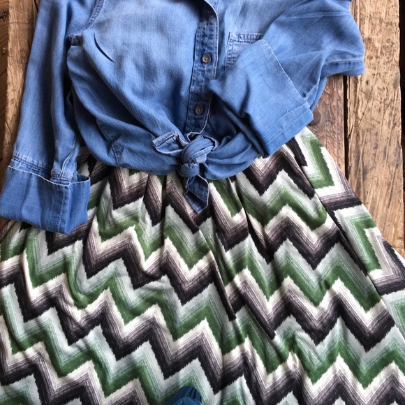 LULAROE Playful, stylish and radiant. A must have in every closet! - Picture 2 of 4